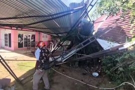 BPBD Sumbar laporkan 9 rumah diterjang puting beliung di Tanah Datar