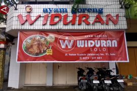 Disdag Solo ambil sampel bahan ayam goreng Widuran untuk diuji BPOM