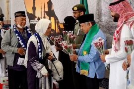 Jamaah calon haji kloter 1 gelombang pertama tiba di Madinah