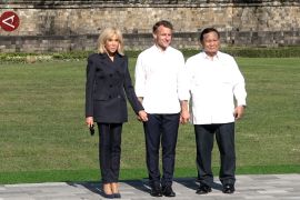 Presiden Macron takjub dengan kemegahan Candi Borobudur
