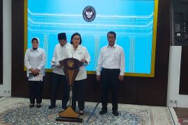 Pemerintah luncurkan paket insentif baru, mulai dari diskon tarif listrik hingga tambahan bantuan sembako