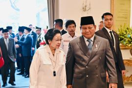 Politik, dari hubungan Prabowo dan Mega hingga sekolah gratis
