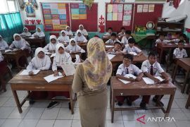 Anggaran Rp10,72 triliun untuk bantuan subsidi upah untuk pekerja dan guru honorer