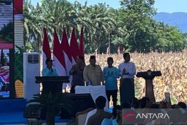 Prabowo resmikan gudang dan dryer jagung Pangan Merah Putih di Kalbar