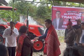 Komisi VII DPR salurkan alsintan ke petani Dairi-Sumut agar produktif