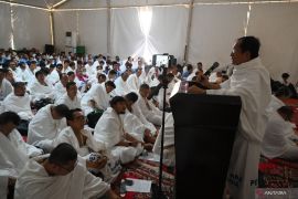 Menag Nasaruddin Umar menyampaikan pidato di hadapan jamaah calon haji  di Arafah