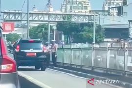 Soal mobil dinas lewat jalur Transjakarta, Polisi: tetap kena tilang