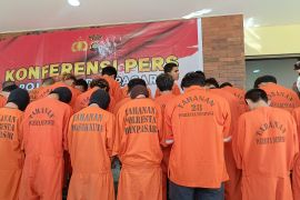 Pencabul anak tewas dikeroyok tahanan di dalam sel