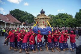 Enam gunungan diarak dari Keraton Yogyakarta peringati Idul Adha