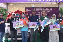 Bank Jateng apresiasi nasabah, guru SMP raih Wuling Air EV