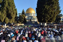 80.000 warga Palestina salat Ied di Al-Aqsa meski dibatasi Israel