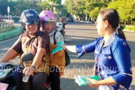 Pemkab Kapuas bagikan masker dan vitamin cegah COVID-19