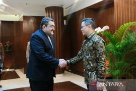 Menlu RI kutuk serangan Israel terhadap Iran