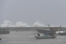 Topan Wutip terus menguat di Hainan, China Selatan