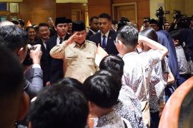 Prabowo disambut siswa SD hingga mahasiswa Indonesia di Singapura