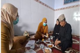 Dinkes Mataram pantau kesehatan haji setelah tiba di Tanah Air
