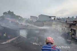 Enam rumah tinggal di Palmerah Jakbar dilalap si jago merah