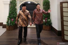 Kompak berbatik, Presiden Prabowo dijamu PM Wong dalam private dinner