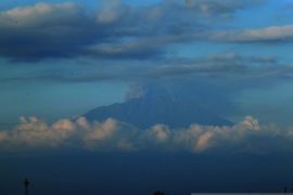 Gunung Raung kembali erupsi dengan letusan setinggi 1.200 meter