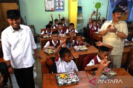 Menteri PPN tinjau MBG di SDI Tamamaung Makassar