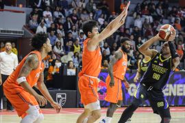 Pelita Jaya menang telak 111-67 atas Prawira