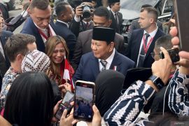 Diaspora Indonesia sambut meriah Presiden Prabowo di St. Petersburg