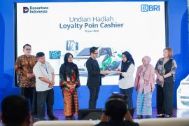 BRI bagikan hadiah mobil listrik hingga jam tangan pintar bagi merchant