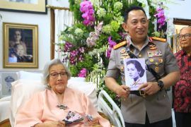 Kapolri hadiri perayaan HUT Ke-100 istri Jenderal Hoegeng