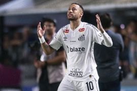 Neymar perpanjang kontrak enam bulan bersama Santos