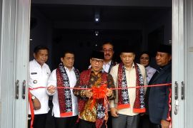 Mendes PDT resmikan pengoperasian Koperasi Merah Putih di kota Ambon