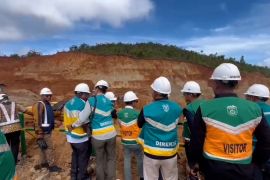 Tindak protes warga, tambang nikel Raja Ampat dihentikan
