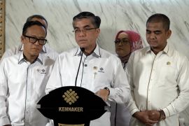 Kemenaker pastikan bantuan subsidi upah cair mulai hari ini