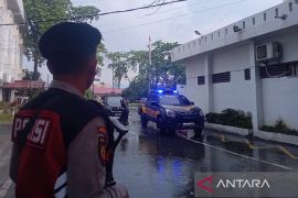 KPK geledah Kantor Dinas PUPR Sumut sekitar 6 jam