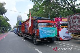 Tolak RUU ODOL, sebagian akses ke Monas diblokade dengan truk