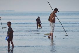Warga Biak antusias ikuti atraksi budaya Snapmor di Pantai Urfu