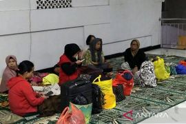 Banjir Jakarta, hampir seribu warga mengungsi ke tempat lebih aman