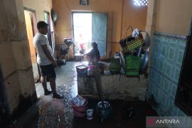 Kejutan banjir saat puncak kemarau