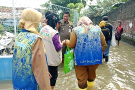 Dinkes dan PMI Kota Tangerang buka posko banjir, siaga kesehatan warga