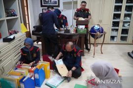 Jaksa geledah rumah Alex Noerdin terkait dugaan korupsi Pasar Cinde