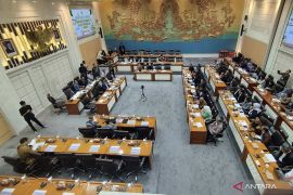 Komisi VII DPR rapat dengan TVRI, RRI, LKBN ANTARA bahas anggaran