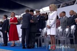 Prabowo duduk di samping Macron saat hadiri Bastille Day di Paris