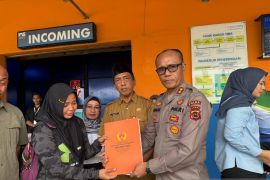 Ketum KONI Jambi lepas jenazah Oki Yusmika ke pemakaman di Bungo