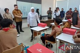 Gubernur Jatim beri semangat belajar anak-anak di SRMA 24 Kediri