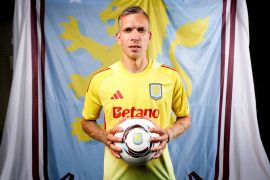 Profil Marco Bizot, kiper baru Aston Villa