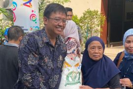 Bulog Jakarta Banten salurkan bantuan pangan perdana di Jakarta