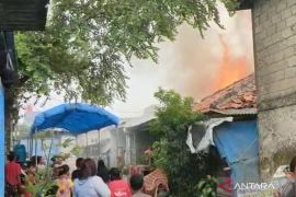 Empat orang terluka akibat kebakaran rumah di Kalideres Jakbar