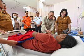 Menhub kunjungi korban KM Barcelona, minta penanganan prioritas