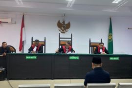Mantan Bupati Hamim Pou divonis bebas dari dugaan korupsi bansos