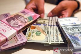 Rupiah ditutup melemah di tengah pasar cermati arah kebijakan The Fed