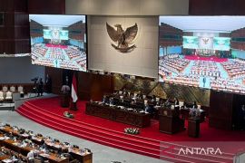 Politik kemarin, Rapat Paripurna DPR RI dan RUU Haji Umrah